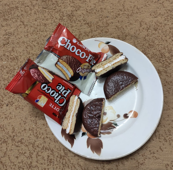 Оригинальный чокопай. Чоко Пай Орион и Лотте. Чокопай Lotte и Orion. Lotte Choco pie vs Orion Choco pie. Чоко Пай Лотте или Орион.