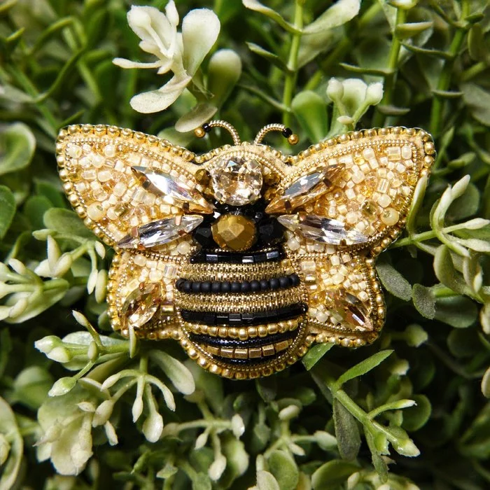 The plump bee and perfectionism - My, Needlework with process, Beads, Brooch, Bees, Handmade, Beadwork, Longpost