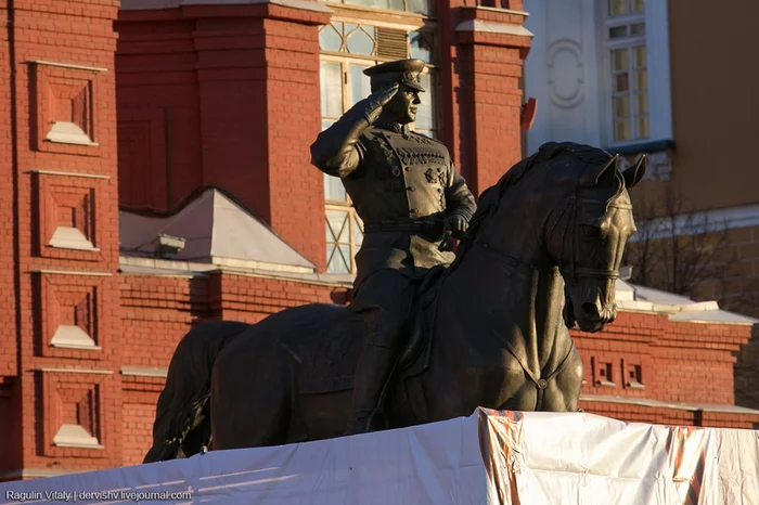 На Манежной площади заменили памятник маршалу Жукову - Георгий Жуков, Памятник, Манежная площадь, Москва, Длиннопост