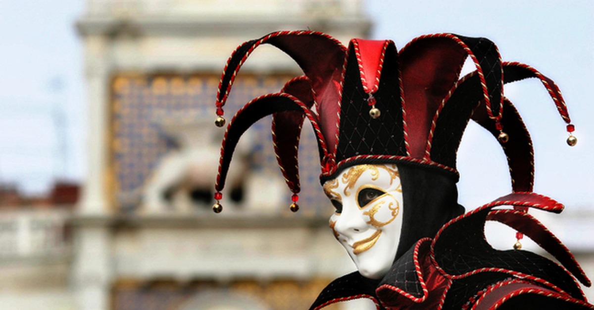 Шут синоним. Венецианская маска Арлекин. Шуты Арлекин Арлекин Арлекин. Венеция карнавал Шут. Венецианская маска Шут карнавал.