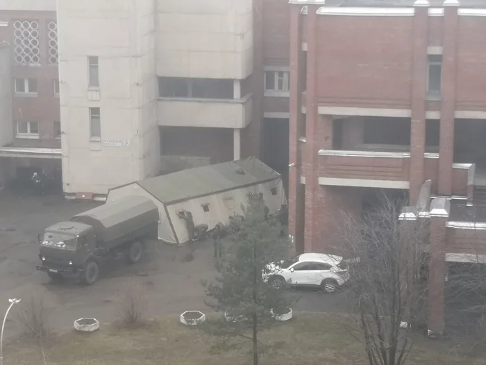 What kind of military tent is there at the 2nd City Hospital in St. Petersburg? - My, Quarantine, Coronavirus, Self-isolation