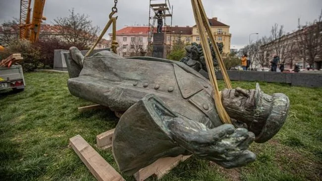 В Праге демонтировали памятник маршалу Коневу - Прага, Памятник, Снос памятника, Иван Конев