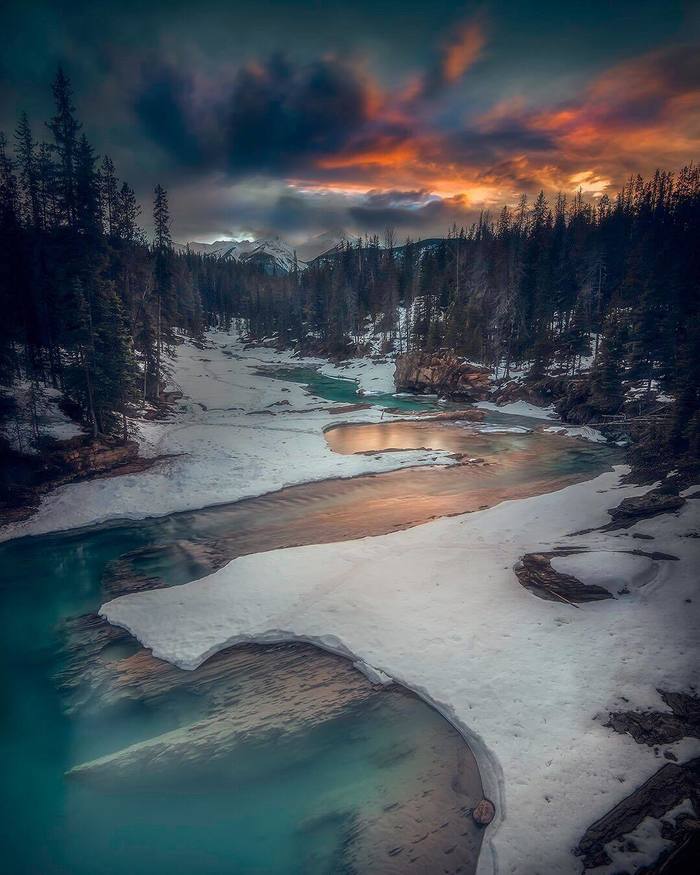 Black skies and blue waters - North America, River, Mainly cloudy, Snow, Forest, The mountains, The photo