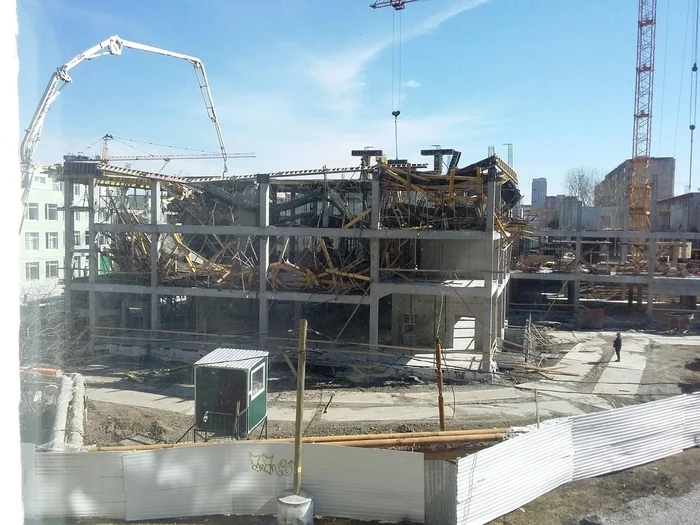 A school collapsed during construction in Yekaterinburg - Building, Collapse, Yekaterinburg, Longpost, Negative