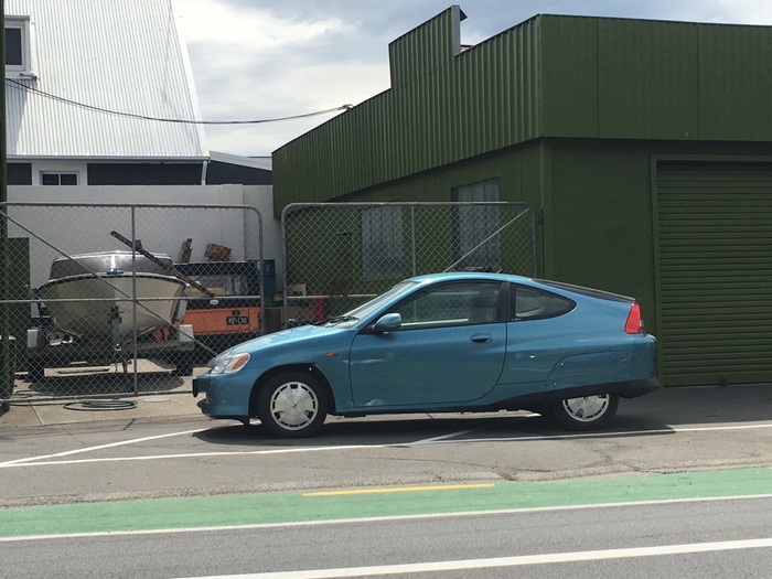 Это что за футуризм? HONDA INSIGHT First generation (ZE1; 2000–2006)