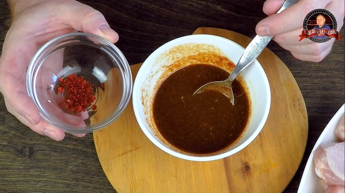 курица в соевом соусе с медом и кунжутом в духовке. 1586537414118091058. курица в соевом соусе с медом и кунжутом в духовке фото. курица в соевом соусе с медом и кунжутом в духовке-1586537414118091058. картинка курица в соевом соусе с медом и кунжутом в духовке. картинка 1586537414118091058. Когда исчерпан весь кулинарный арсенал, а удивить семью и друзей хочется, именно тогда стоит обратиться к кухням других народов. Интересные на вкус блюда готовят китайцы, причём для многих из них нужны самые обыкновенные продукты. Яркий пример – курица с медом и кунжутом. Рецепт первый – особенный, с ним справится даже ребёнок, постигающий азы кулинарного искусства.