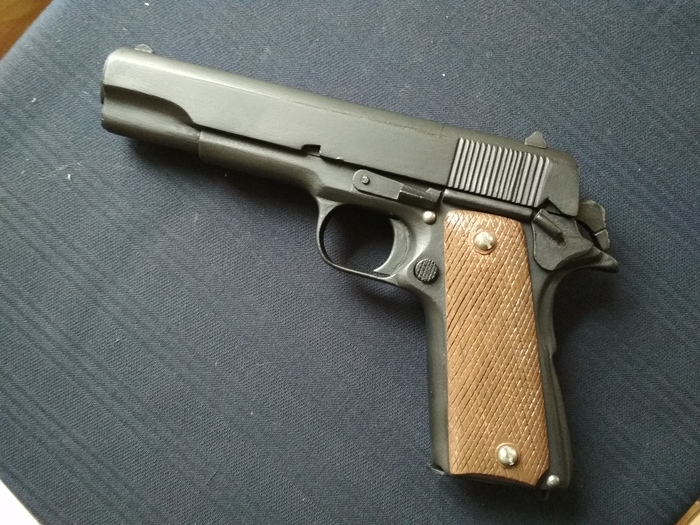 : Colt M1911A1     , ,  , , , 