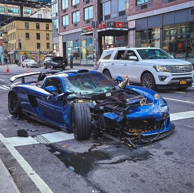 По пьяни уничтожен еще один редкий Porsche Carrera GT - Porsche, ДТП, Карера, США, Нью-Йорк, Нарушение ПДД