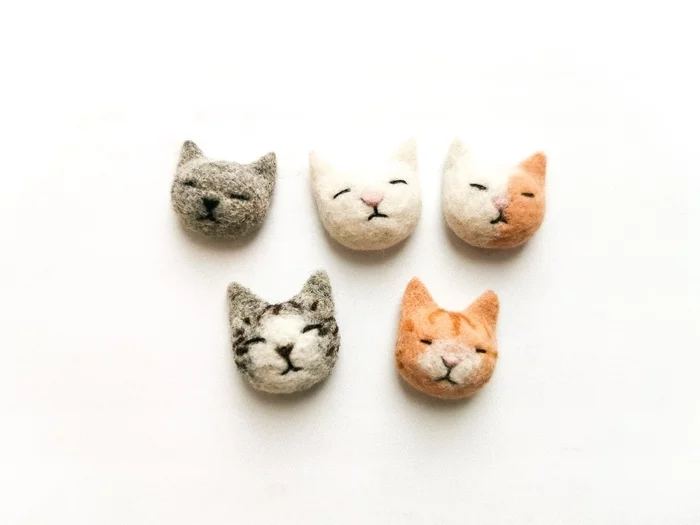 Mini cat brooches made of wool - My, Wool, Felt, Dry felting, Needlework without process, Longpost