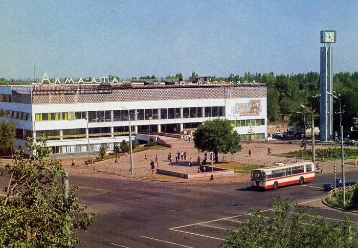 Sayakhat bus station (1977) - Kazakhstan, Almaty, Railway station, Nostalgia, Old photo, the USSR, 