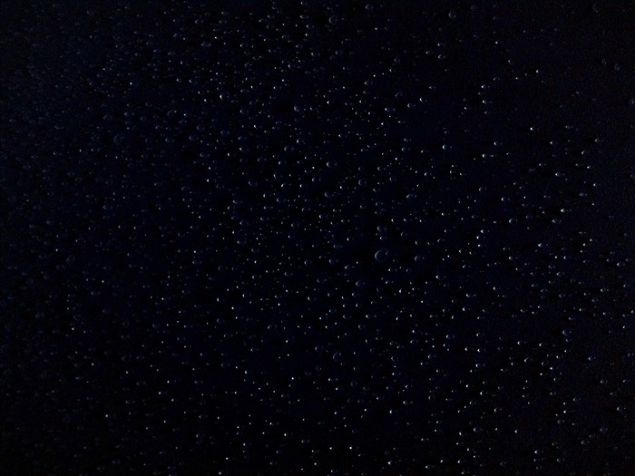 Просто капельки на подоконнике