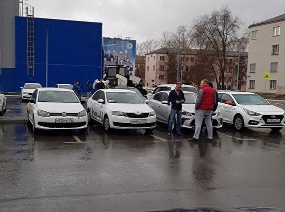 In Chelyabinsk, taxi drivers staged a mass protest over the fall in wages - Society, Russia, Chelyabinsk, Yandex Taxi, Income, Protest actions, Coronavirus, Pandemic, Longpost