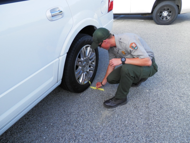 I want to know everything #658. Why do American police mark wheels with chalk? - Want to know everything, USA, US police, chalk, Tags, Parking, Fine, Longpost