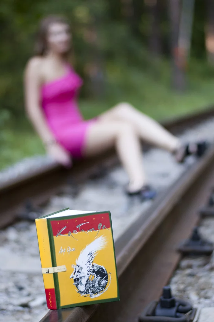 The Eagle's Gift. Spontaneous photo shoot in Mayakovsky Park - NSFW, My, Carlos Castaneda, Girls, Boobs, Books, Longpost