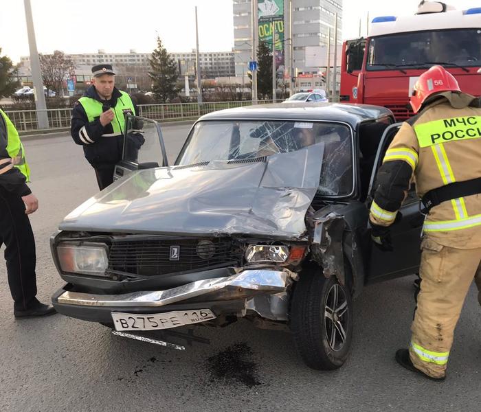 Two VAZs collided, the driver of one of them had to be removed from the car - Road accident, Crash, Collision, Ministry of Emergency Situations, Naberezhnye Chelny, Longpost