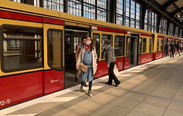 Residents of Germany are required to wear masks in public transport and shops - Coronavirus, Germany, Mask