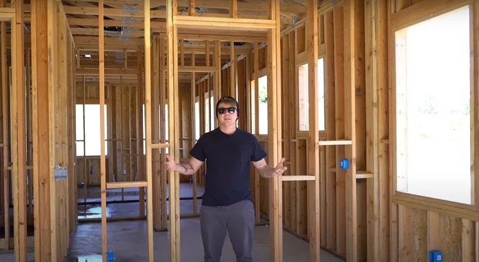 Frame wall according to American code with MattBangsWood in Russian! We are building a frame house in California - My, Frame house, American carcass, Video, Longpost