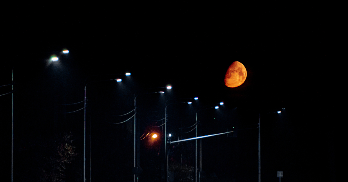 Типичная луна лавдуг. Суперлуние фото. Луна ставрополь. Ночь фото. Яблоки голубая луна.