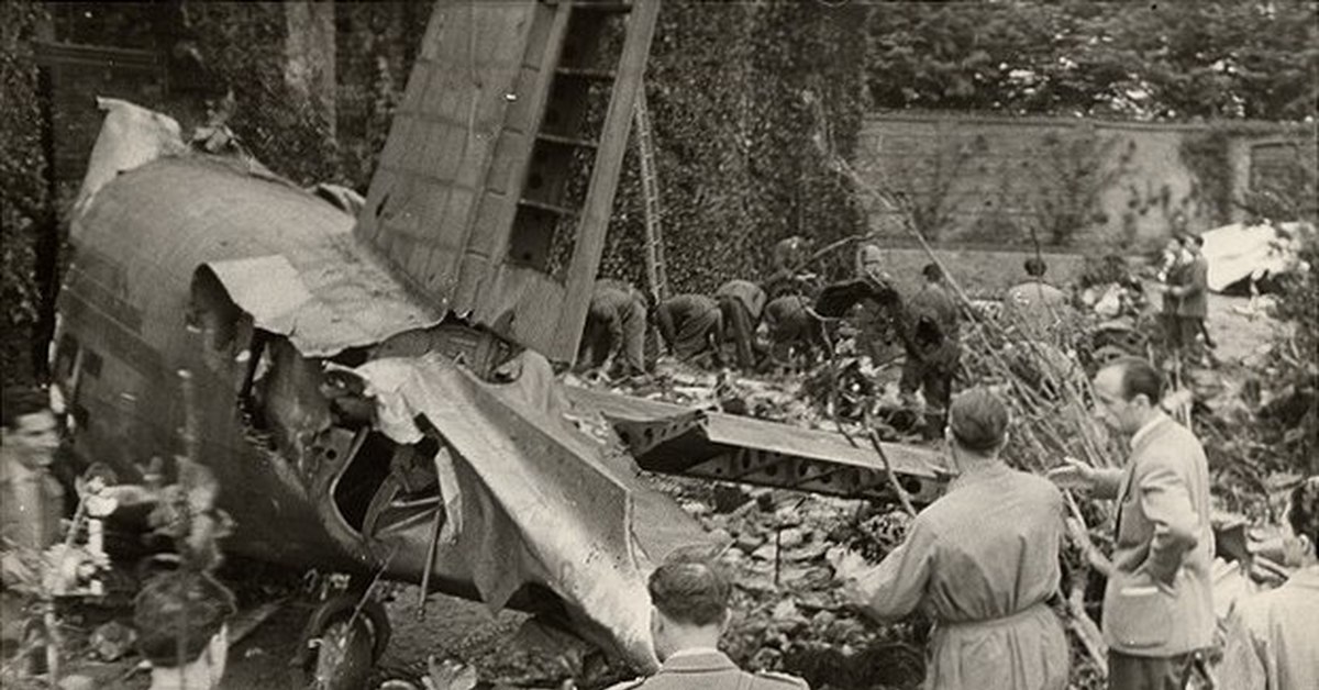 Февраль 1958 год авиакатастрофа. Торино 1949 авиакатастрофа. Катастрофа g.212 в Суперга. Гибель команды Торино в 1949.