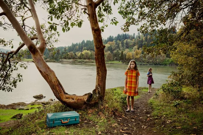 Green suitcase - Girl, Suitcase, Water, Children