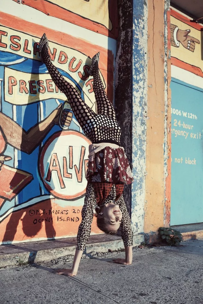 Circus - Women, Circus, Handstand, Upside down