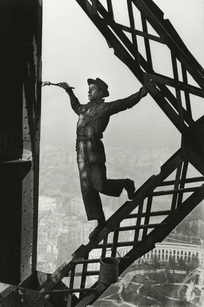 Painter on the Eiffel Tower, 1953 - Retro, Black and white photo, Story, Eiffel Tower, France, Paris, The photo, Photographer
