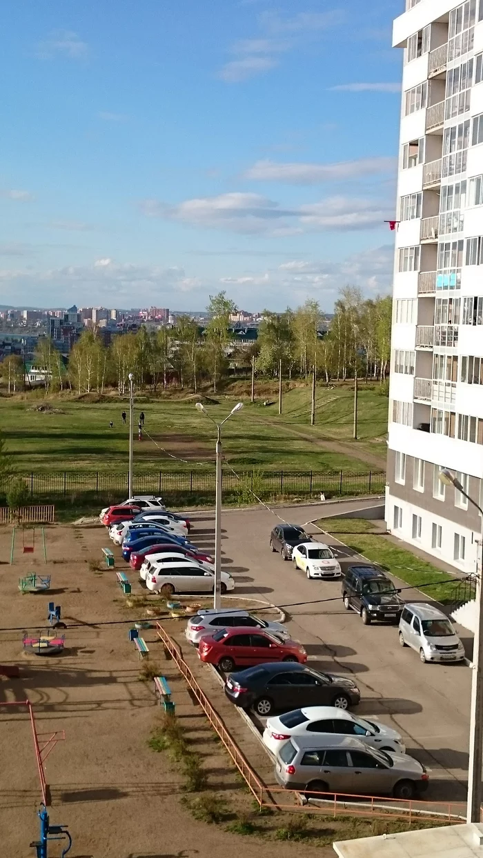 There is no flute - take a tambourine... - My, Flag, May 9 - Victory Day, View from the balcony, Neighbours, Holidays, Epidemic, Longpost