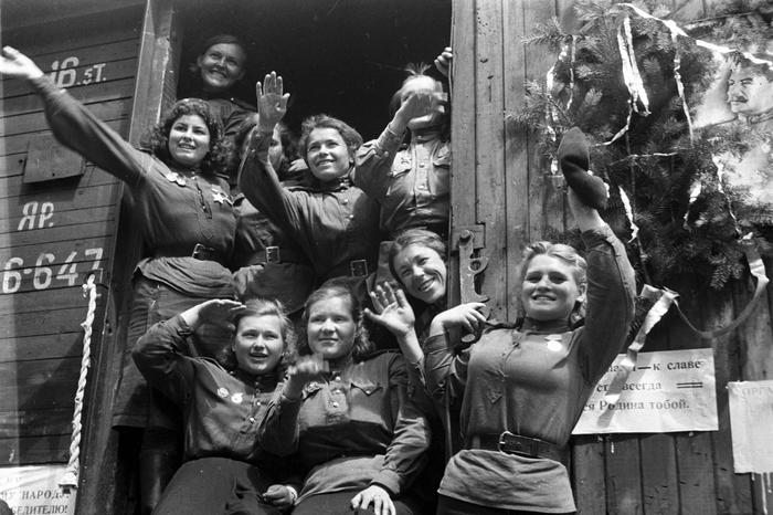How Muscovites greeted the winners. - Victory Day, May 9, The Great Patriotic War, , News, Remember, Chronicle, Longpost, May 9 - Victory Day, Historical photo