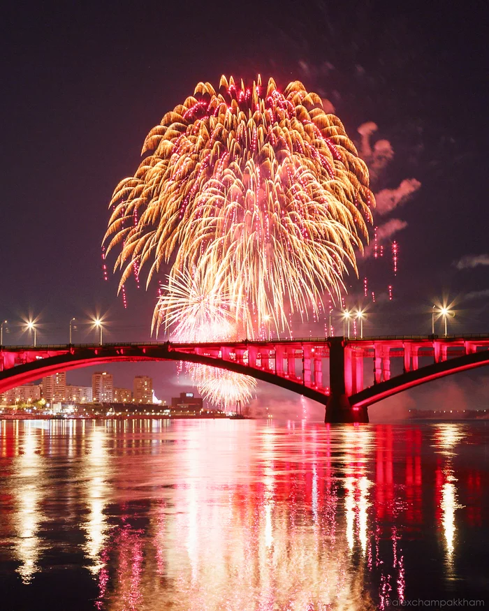 Festive fireworks in honor of the 75th anniversary of the Victory - My, Victory, Krasnoyarsk, Firework, The photo, Longpost