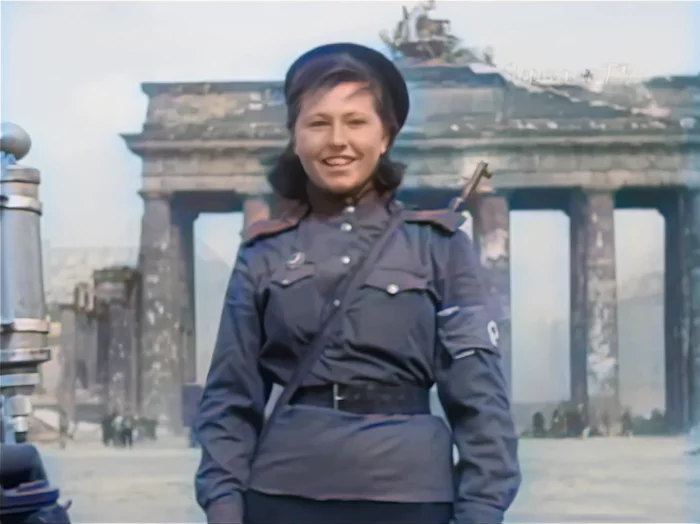 The year is 1945. Video of a perky traffic controller in Berlin near the Reichstag, Brandenburg Gate, color[AI] restored version - My, the USSR, The Great Patriotic War, Victory, Memory, Chronicle, 1945, Victory Day, Veterans, Video, Longpost, May 9 - Victory Day