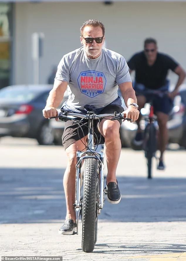 Arnold Schwarzenegger on a walk accompanied by Ralf Moller - Arnold Schwarzenegger, Ralf Moller, Conan the Barbarian, Walk, Bike ride, Longpost, A bike