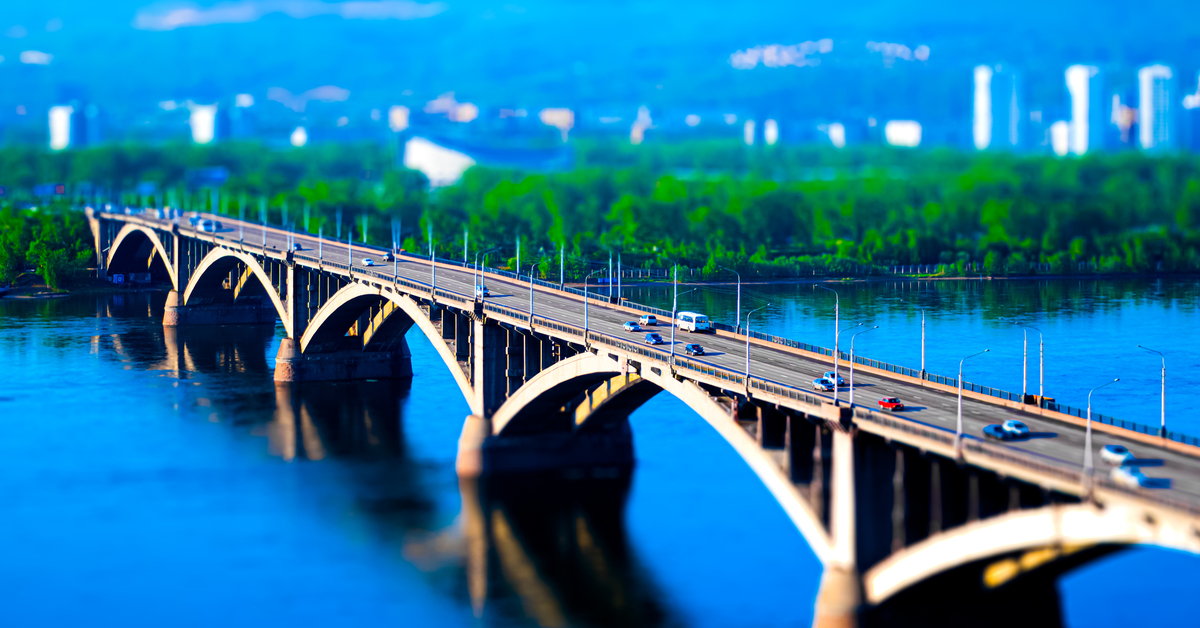 Этот мост хотя и был. Коммунальный мост Красноярск. Мост через Енисей в Красноярске. Коммунальный мост через Енисей в Красноярске. Коммунальный мост через реку Енисей.