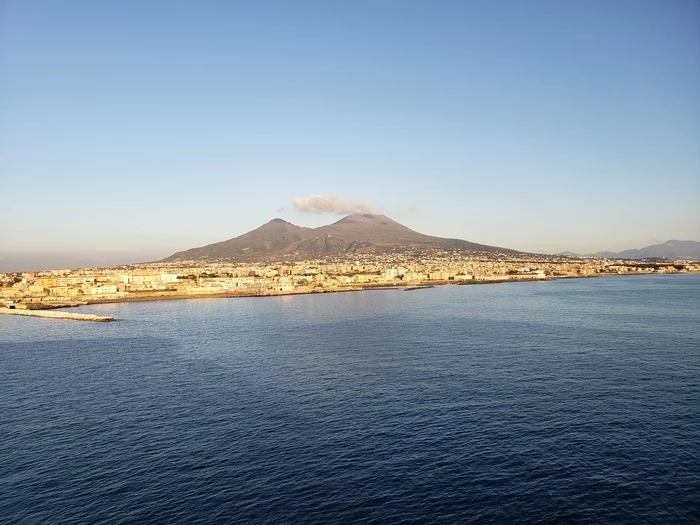 Vesuvius remembers its former power)) - My, Volcano, Vesuvius, Naples, Italy, Sailors, Sea, Mobile photography