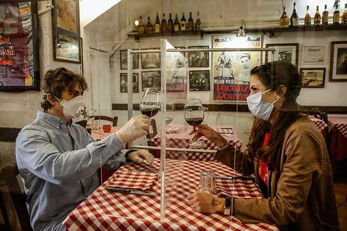 In Italy they showed what cafes and restaurants would look like after quarantine, and in Amsterdam, cafes had greenhouses on the embankment - Cafe, A restaurant, Quarantine, Coronavirus, Longpost