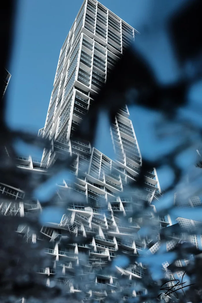 Building reflected in glass scattered on the ground - Reddit, The photo, Architecture