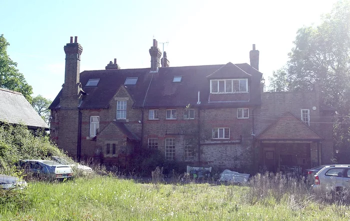 Creepy abandoned mansion frozen in time - Frozen time, Mansion, Lock, England, Inexplicable, Place, Longpost, The photo