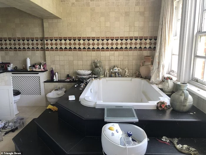 Жуткий заброшенный особняк, застывший во времени Застывшее время, Особняк, Замок, Англия, Загадочные, Место, Длиннопост, Фотография Жуткий заброшенный особняк, застывший во времени Застывшее время, Особняк, Замок, Англия, Загадочные, Место, Длиннопост, Фотография