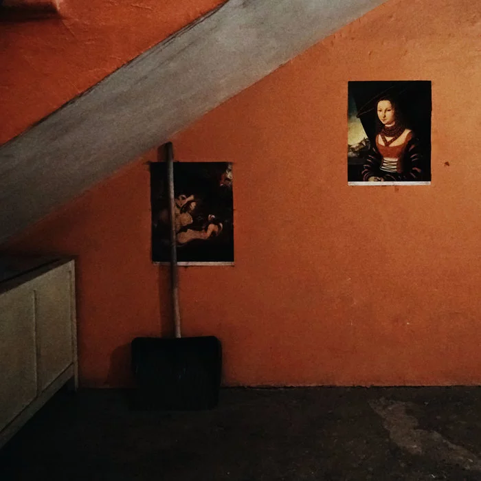Accidental renaissance. St. Petersburg's front door, decorated with Renaissance paintings - My, Art, The photo, Outskirts, Longpost