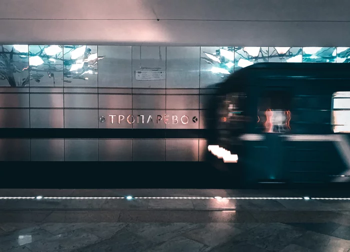 Does anyone miss the metro? - My, Metro, Moscow Metro, The photo, Mobile photography, Moscow, Quarantine, Railway carriage, Photo on sneaker, Longpost