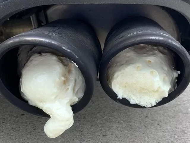 So as not to growl: a neighbor “foamed” the exhaust of a Ford Mustang with polyurethane foam - USA, Auto, Ford mustang, Exhaust, Polyurethane foam, Neighbours, To lead, Video, Longpost