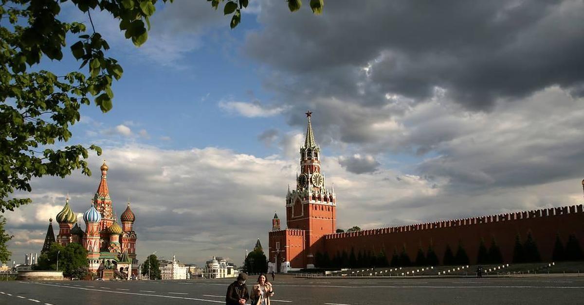 Два начала москва. Разрешение прогулок в Москве. Москва для новичка. Место прогулки в Москве с 1 по 11. Москвичи на выход из Москвы картинки.