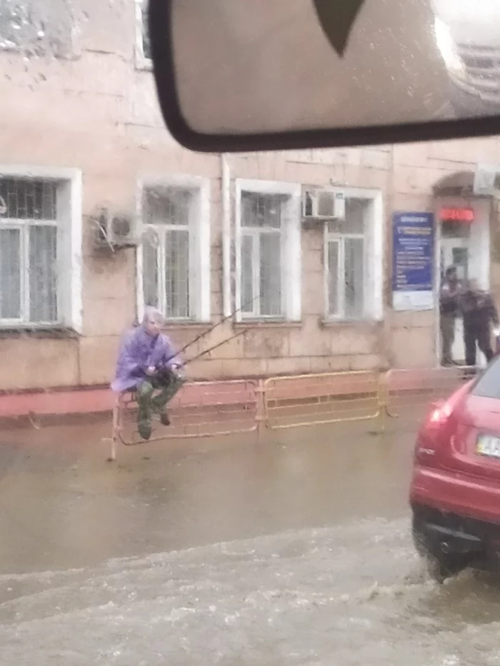 City fishing - My, Rain, Fishing, Almost a flood, Odessa, Photo on sneaker