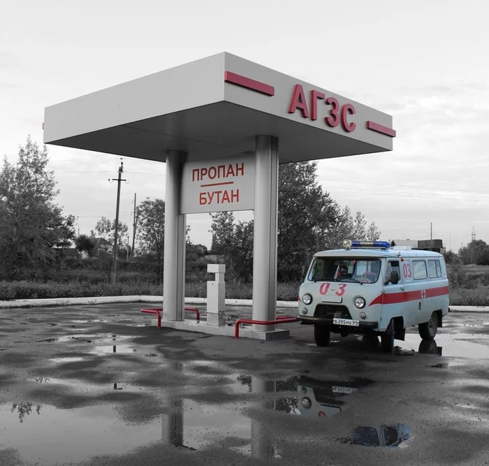 One day. One photo 2 - My, The photo, UAZ, Ambulance, Gas refueling, Refueling