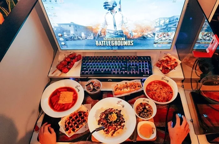 According to analysts, more than 80% of gamers regularly eat and drink while playing games - Research, Gamers, Gamer Girls, Computer games, Food, Overclockers, Longpost