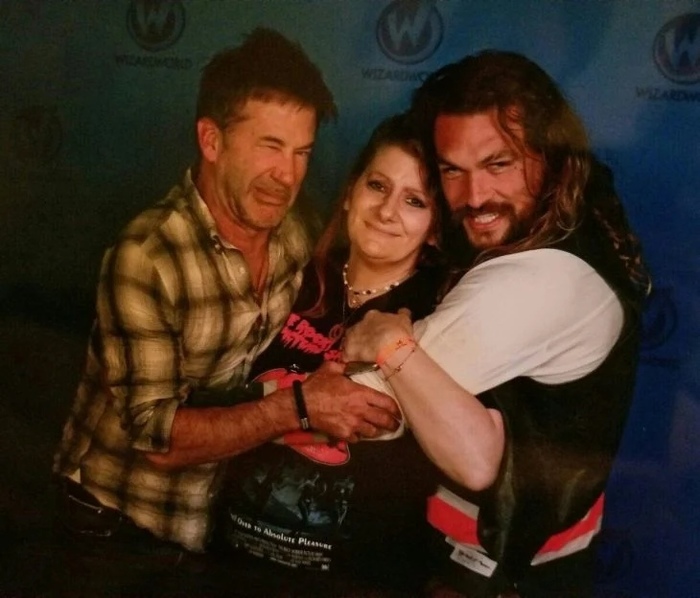 Джейсон Момоа и его особенный стиль фотографироваться с фанатами Джейсон Момоа, Фотография, Поклонники, Юмор, Длиннопост