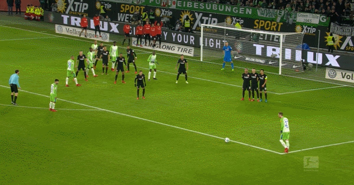 Free kick from Maximilian Arnold - Sport, Football, Bundesliga, Free kick, Goal, Trajectory, Wolfsburg, GIF