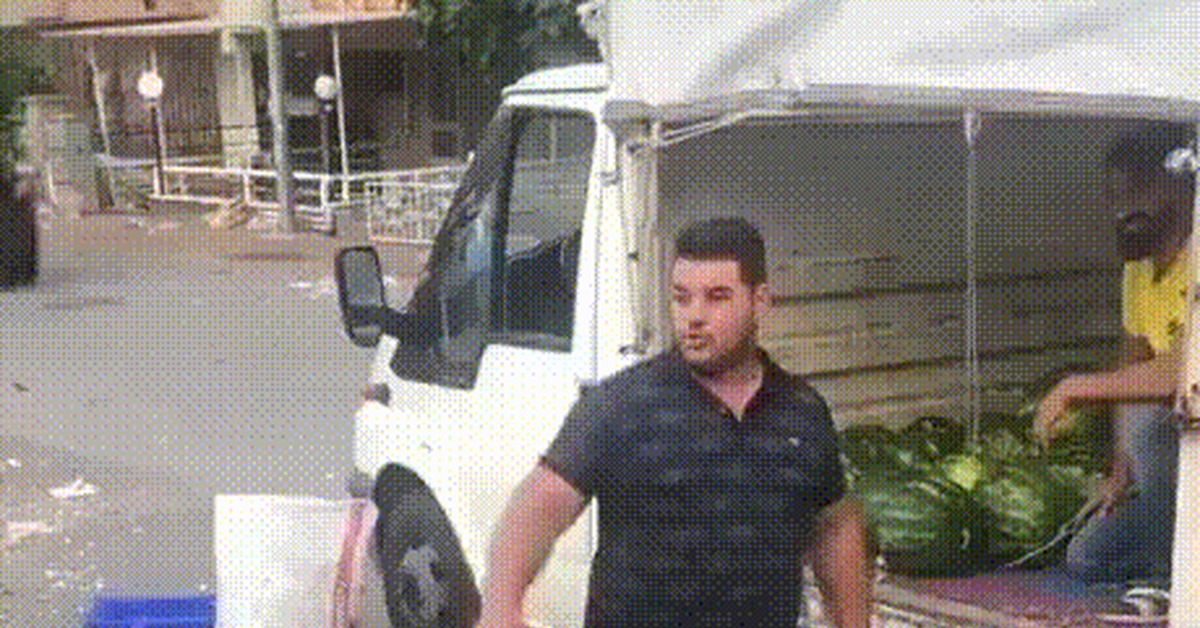 Watermelon seller - Watermelon, Juggling, GIF