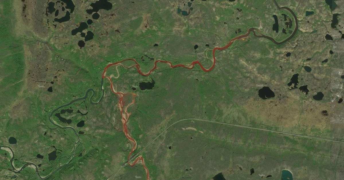 Спутника река. Река амбарная Норильск. Красная река Далдыкан. Разлив нефти в Норильске из космоса. Разлив нефти в Норильске 2020.