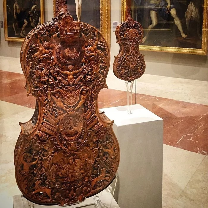 Cello and violin from the 17th century by master Domenico Galli. Exhibits at the Estense Gallery in the Italian city of Modena - Cello, Violin, 17th century, Italy, Modena, Exhibit