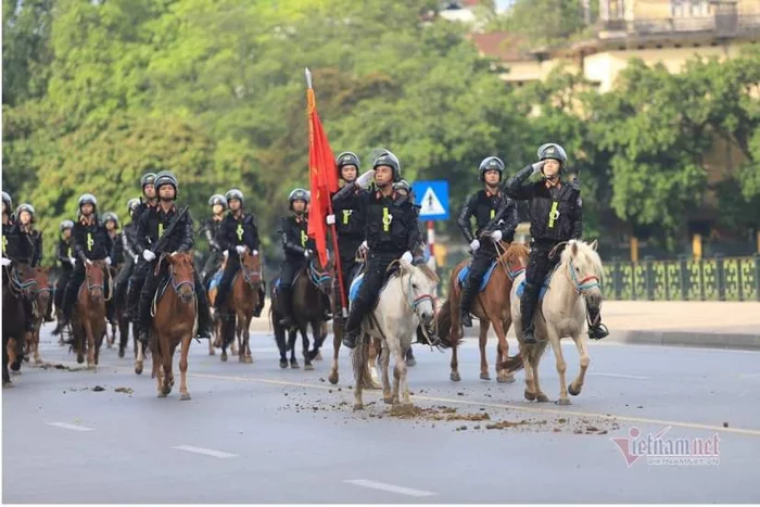 Mounted riot police on a pony - Vietnam, Riot police, Hanoi, Pony, Mounted police